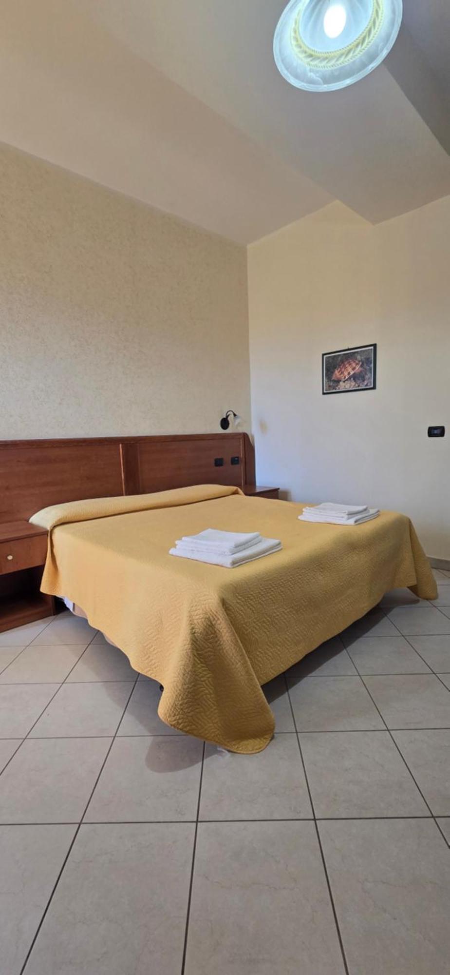Hotel Ristorante La Decanata 레 카스텔라 외부 사진