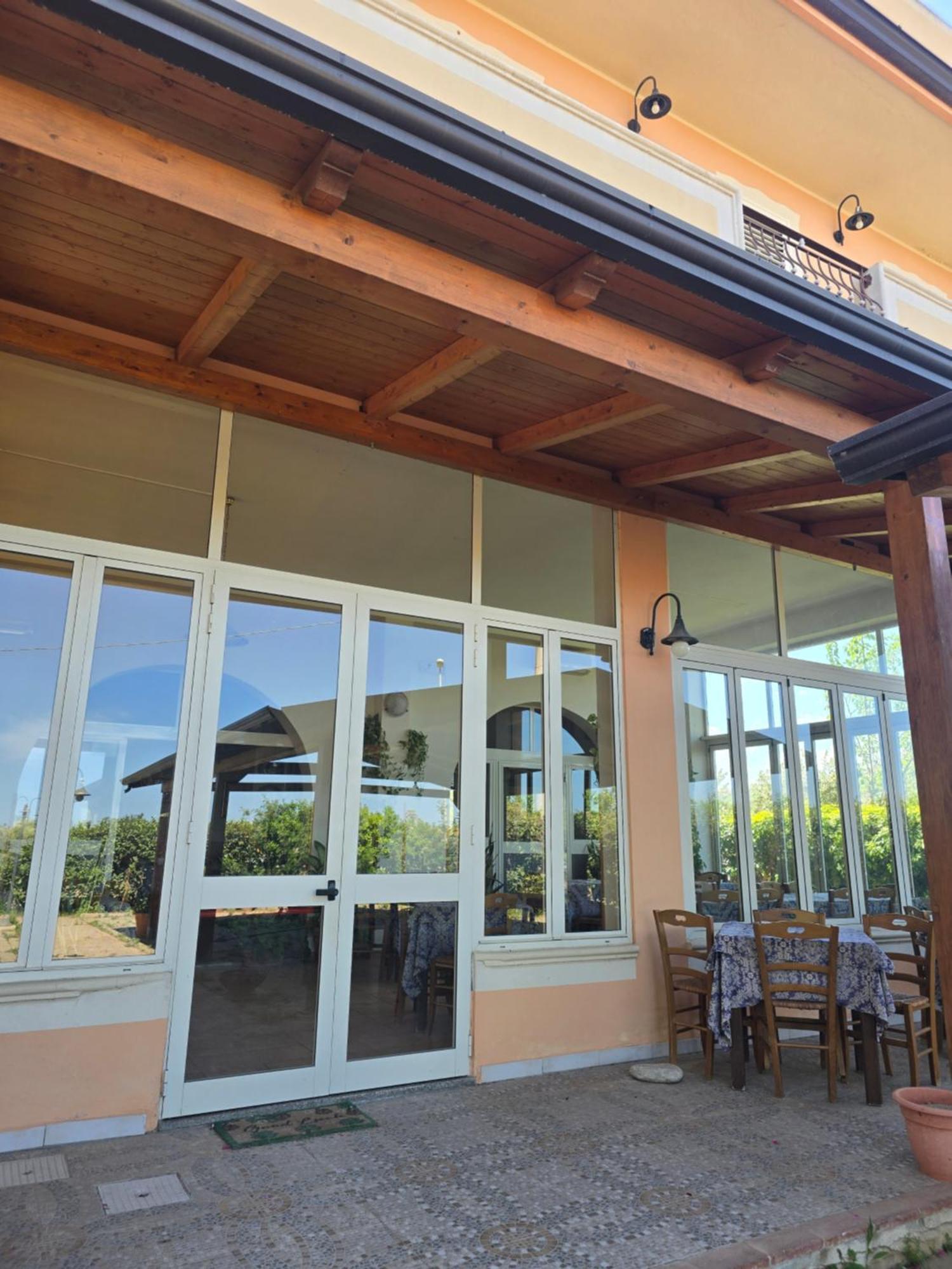 Hotel Ristorante La Decanata 레 카스텔라 외부 사진
